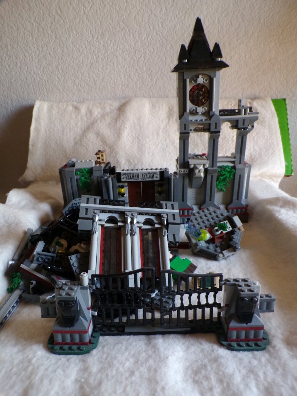 Arkham Asylum Breakout LEGO DC Comics Super Heroes: Batman: 10937